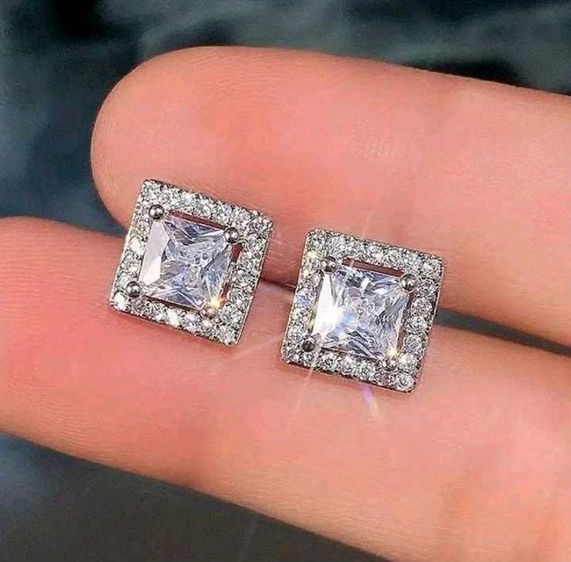 Diamond Square Studs 💎