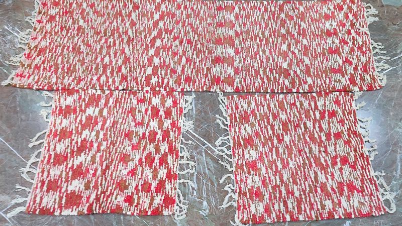 Red &amp; White Textured sofa set cover (3*1*1person)