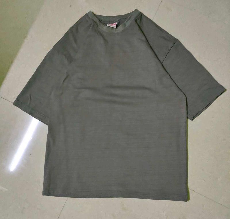 UNIQLO TEE