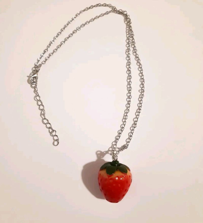 Strawberry Necklace 🍓nd Phonecharm(359rs)