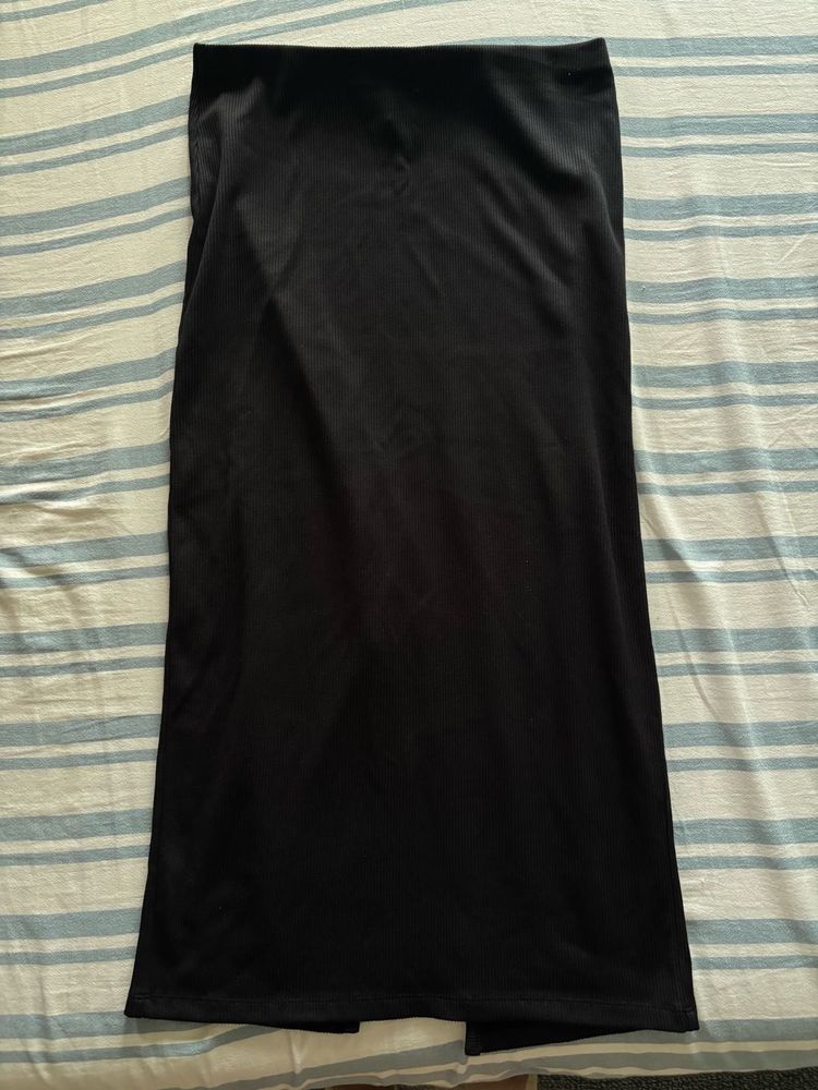 Ribbed black pencil skirt