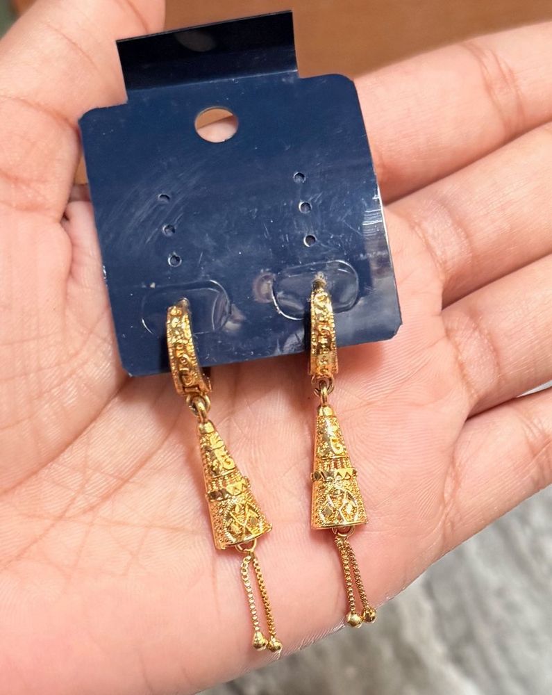 Elegant Gold Tone Drop Earrings