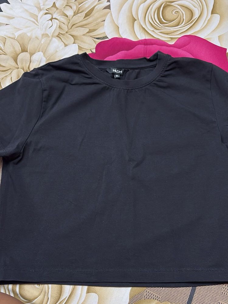 Simple Black Cropped Top