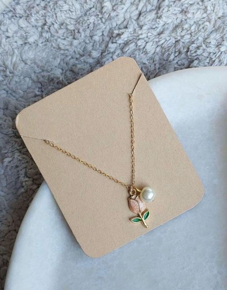 Elegant Rose &amp; Pearl Necklace