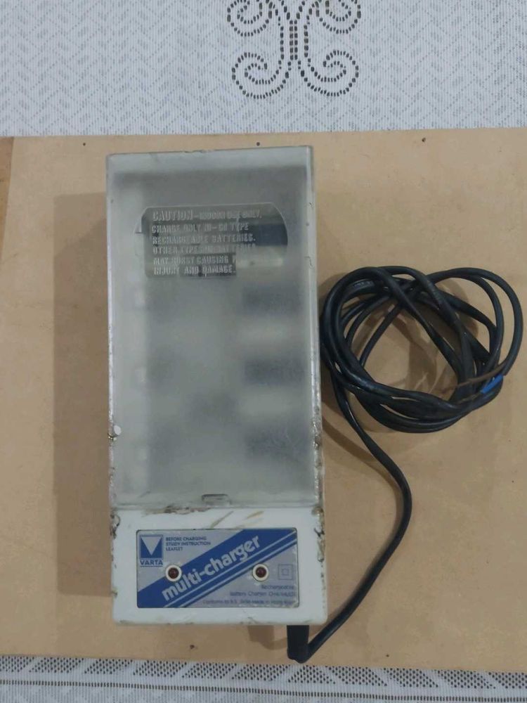 Vintage Varta Multi-Charger ( CH4/ MULTI)