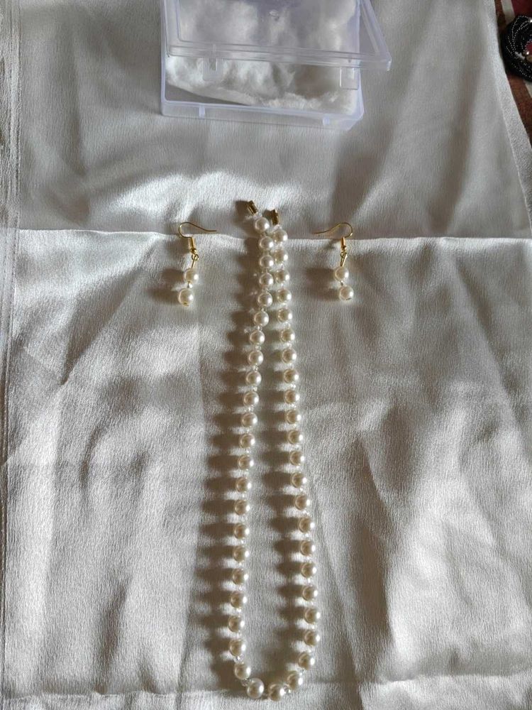 Elegant Pearl Necklace &amp; Earrings Set