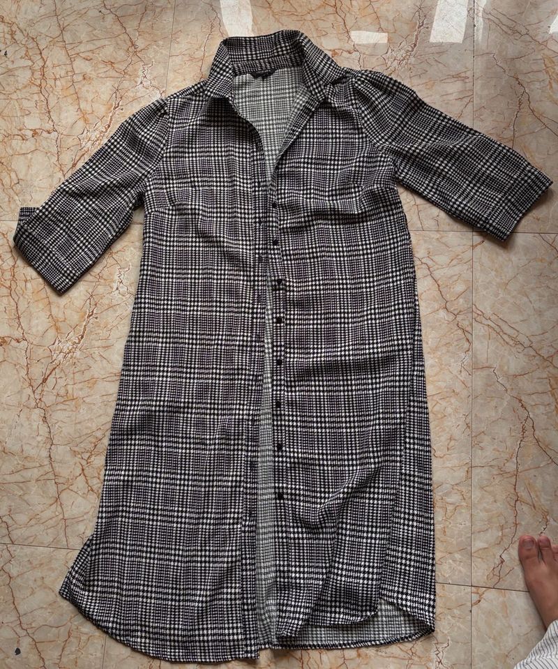 Chic Houndstooth Button-Up Shirtdress