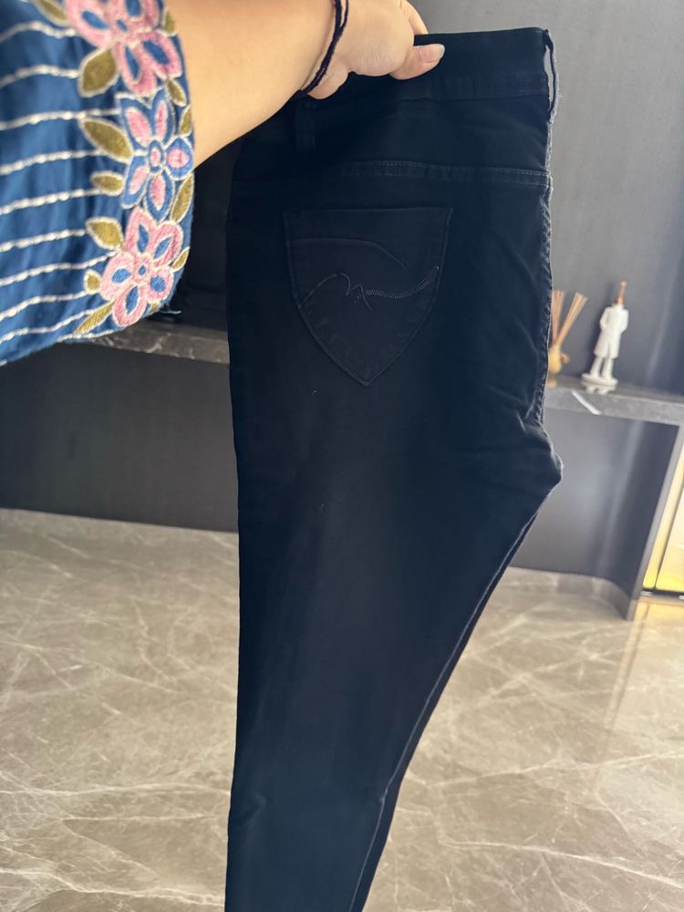 Classic Black Denim Jeans and Blue Capris combo