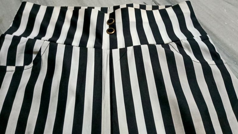 ZEBRA STRIPPED JEGGINGS