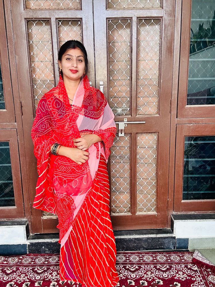 Vibrant Red Bandhani Saree