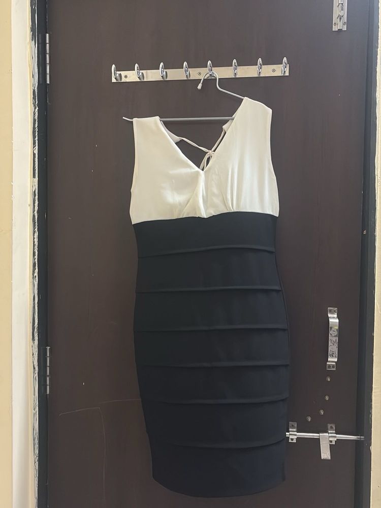 Chic Two-Tone Bodycon Dress
