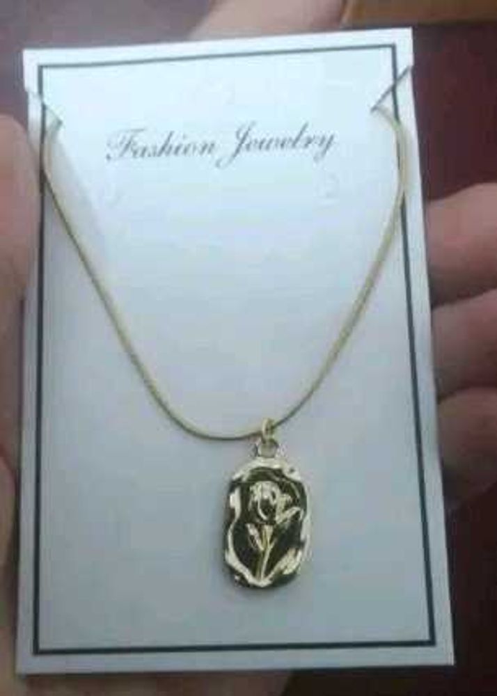 Elegant Rose Pendant Necklace
