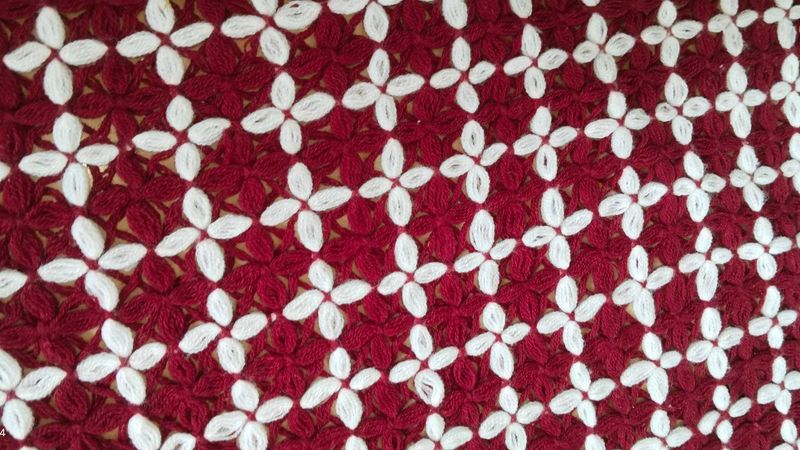 Maroon White Woolen Table Mat 32×32 Inch.