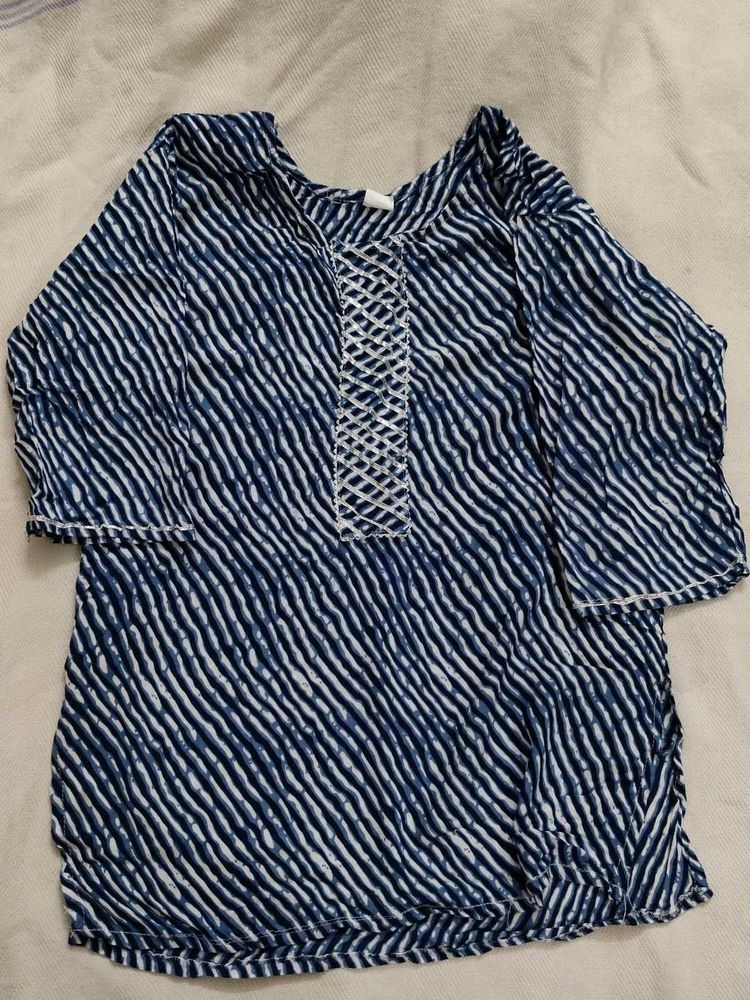Blue &amp; White Print Tunic Top