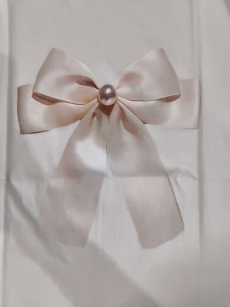 White T-shirt with Bow Detail