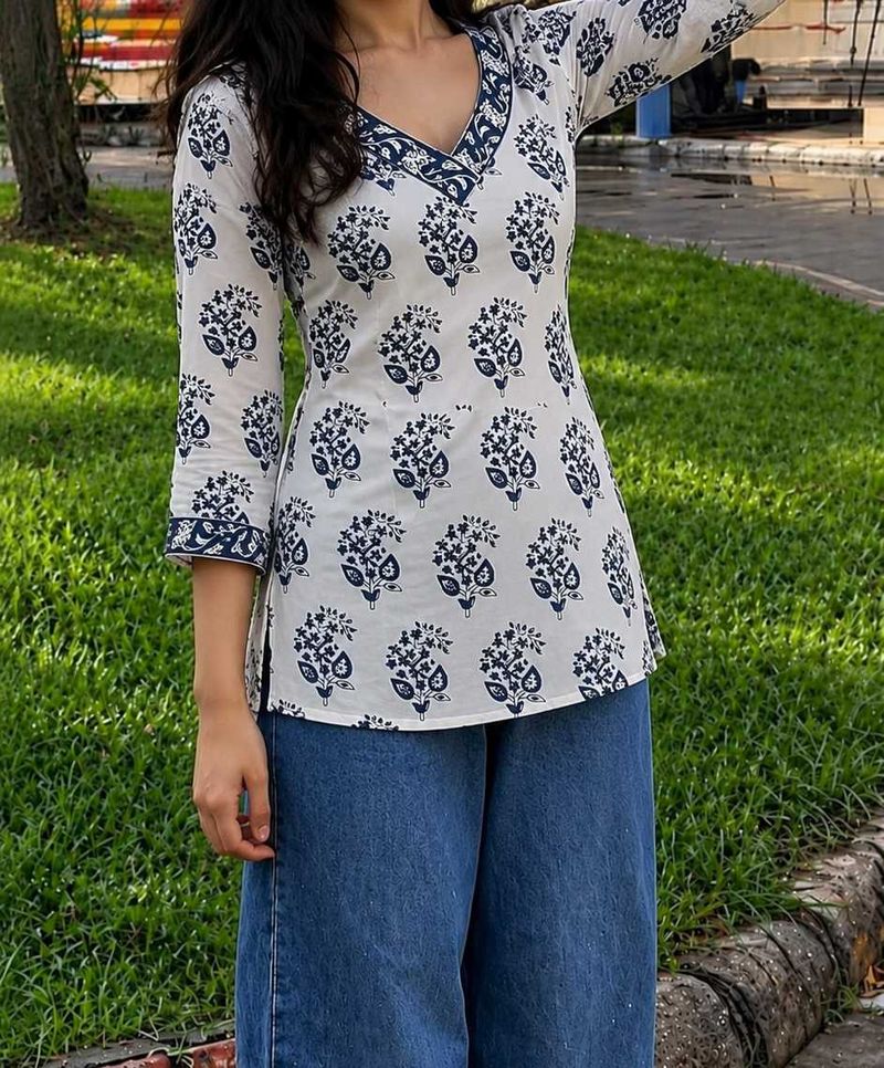 women aesthetic short kurti🩷