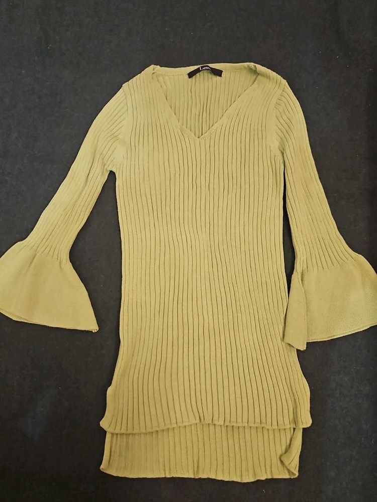 Ribbed V-Neck Flare Sleeve Top
