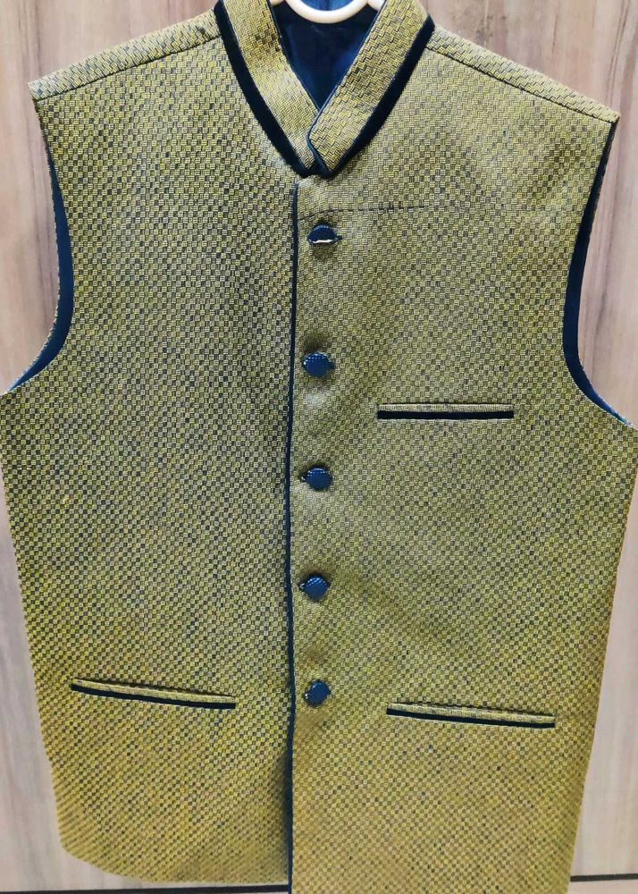 Stylish Men's Gold Waistcoat
