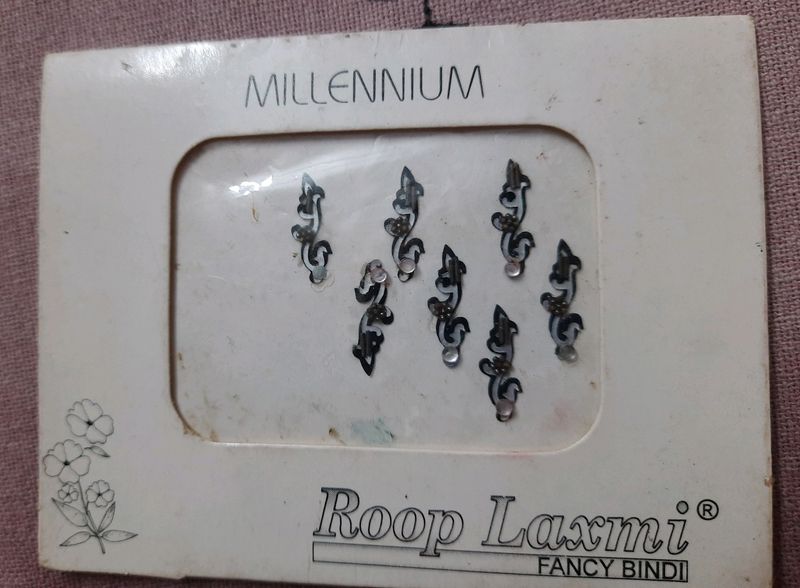 Silver Bindi