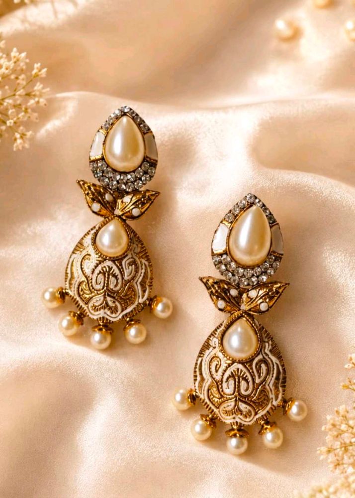 Elegant Pearl &amp; Kundan Jhumka Earrings