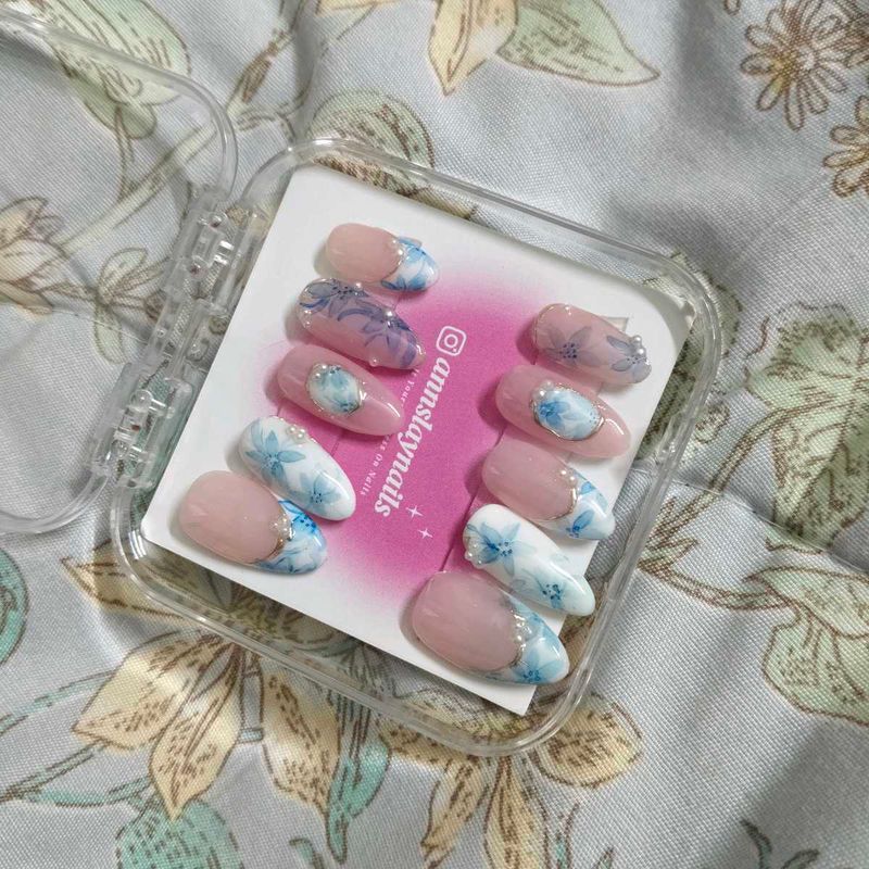 Beautiful Floral Press-On Nails