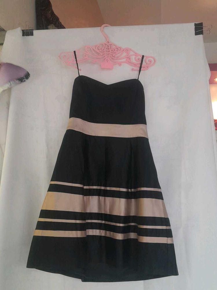 Chic Black &amp; Gold Striped Strapless Dress