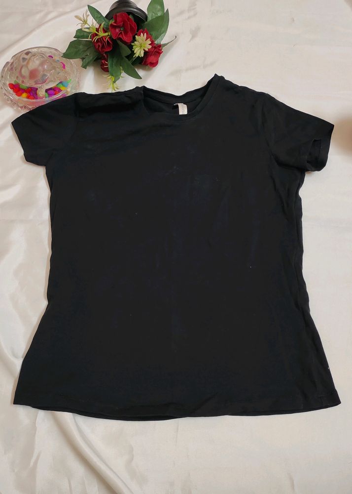 Basic Black T-shirt