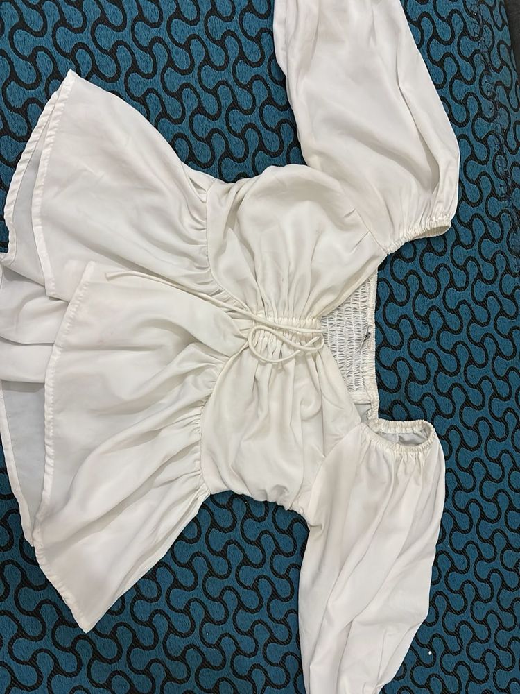 Chic White Cropped Puff Sleeve Top