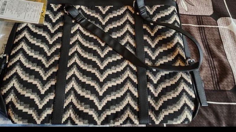 Stylish Chevron Print Tote Bag