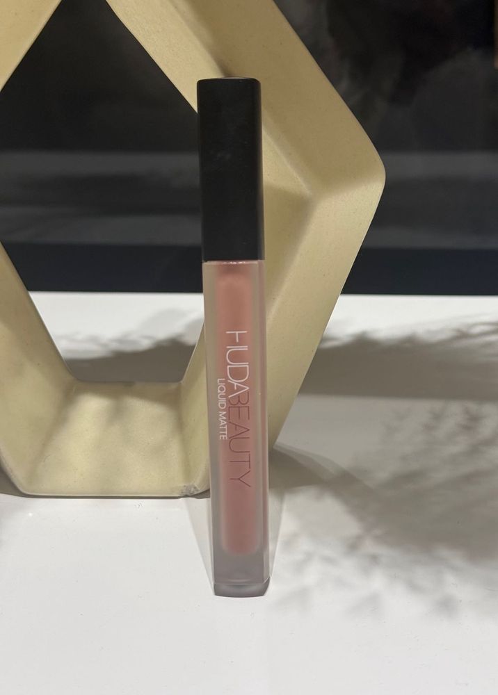 Huda Beauty Liquid Matte Lipstick