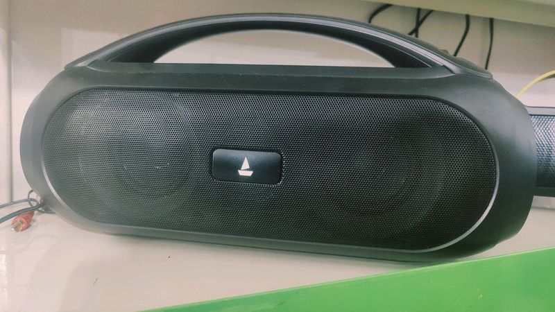 Boat Partyal 53 Speaker. Like New. Good Condition.