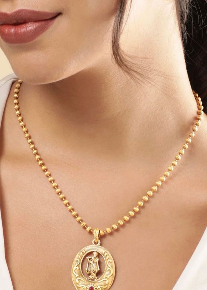 Elegant Gold Toned Pendant Necklace set