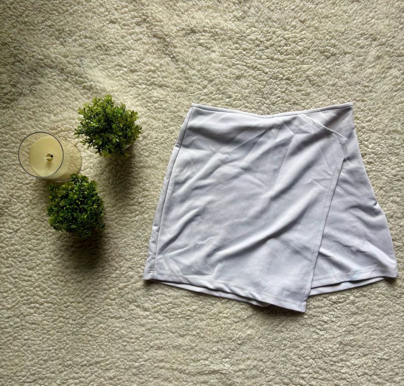 Stylish White Skorts