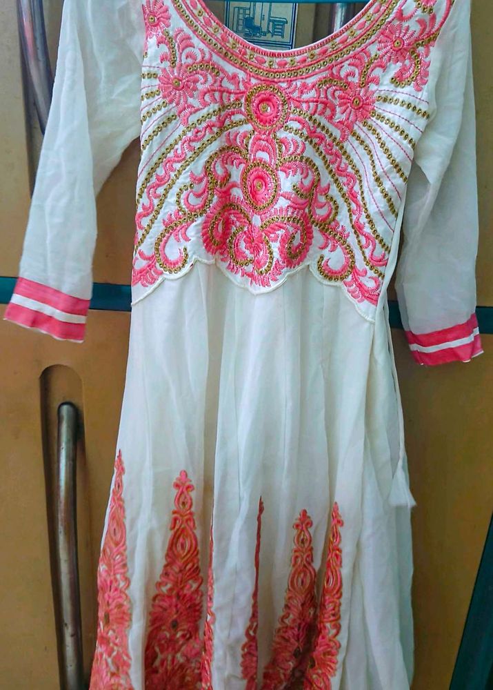 Elegant White Kurta with Pink Embroidery
