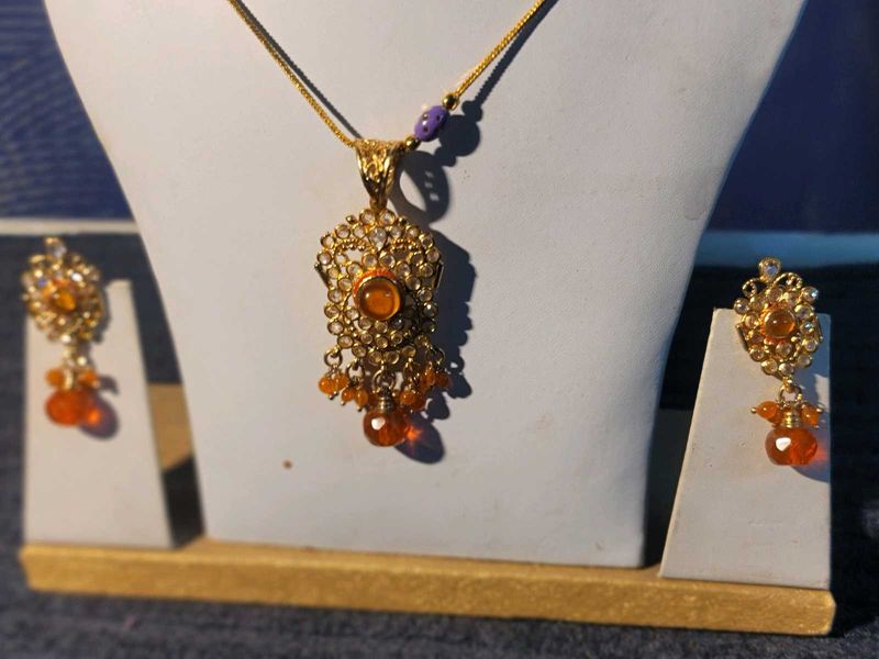 Orenge Locket With Ear Rings