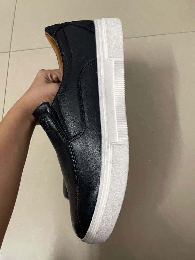 Black Slip-on Casual Shoes