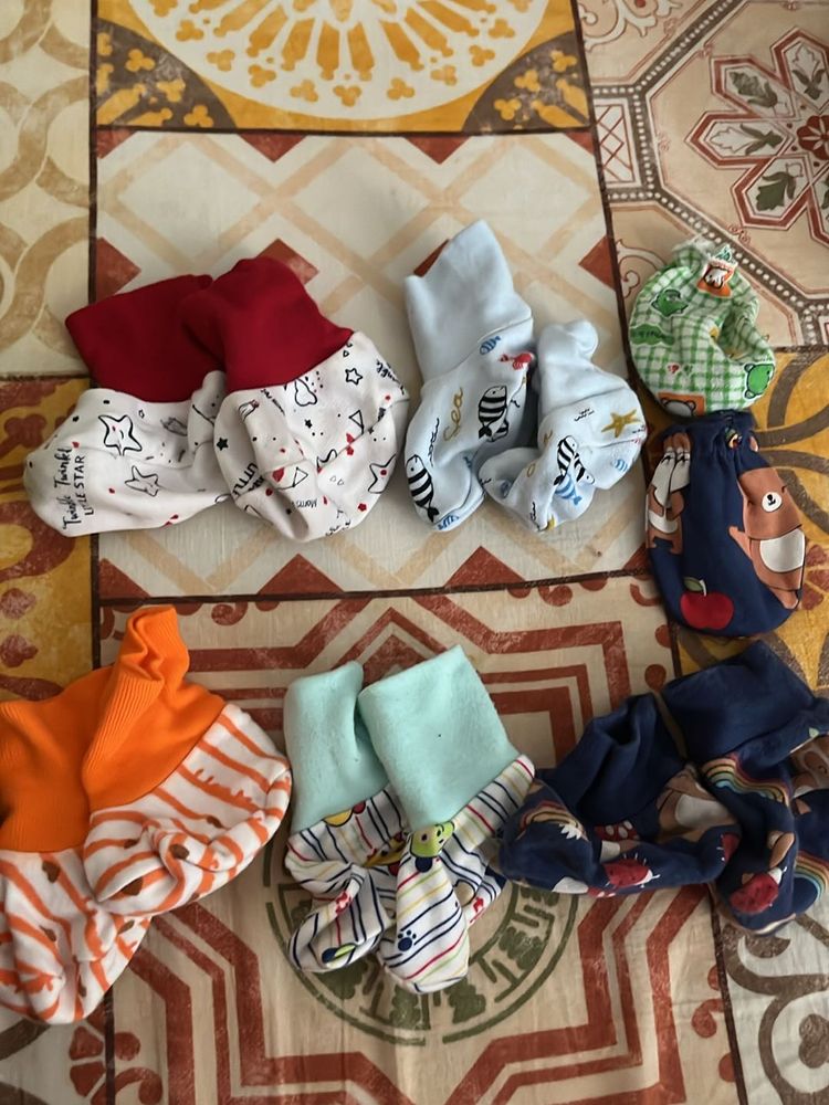 New Born Baby Cotton Socks and Mittens