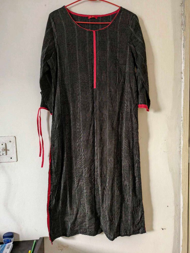 Stylish Grey Kurta with Magenta Accents