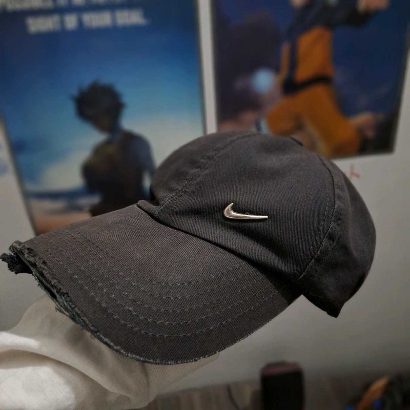 🧢 NIKE BLACK CAP – DAMAGED STYLE, MAX COMFORT
