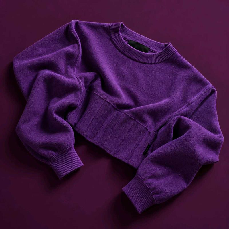 PURPLE RIBBED BALLOON-SLEEVE CROPPED SWEATER.