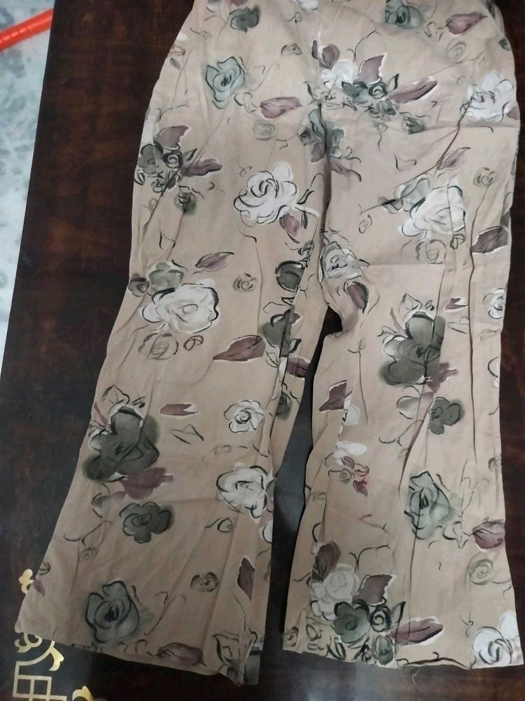 Floral Print Capri Pants