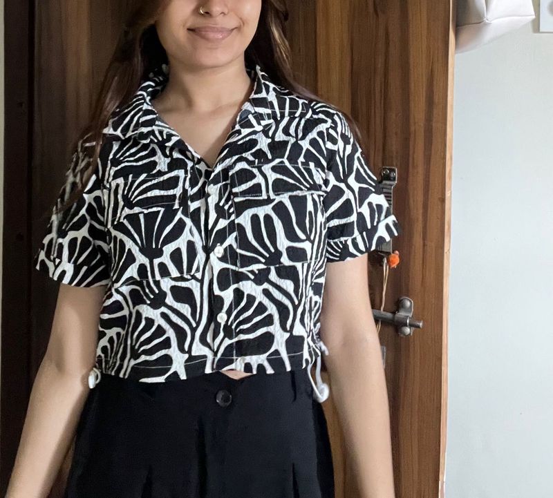 Stylish Black &amp; White Print Cropped Shirt