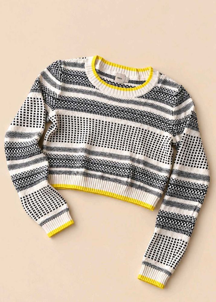 BLACK &amp; WHITE YELLOW-TRIM CROPPED KNIT SWEATER