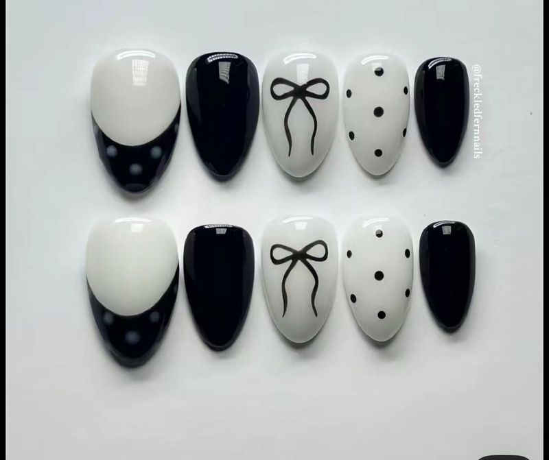Chic Black &amp; White Press-On Nails