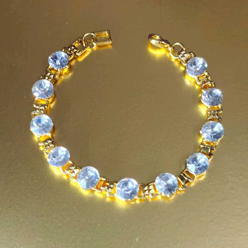 🧚🏻‍♀️Elegant Crystal Bracelet