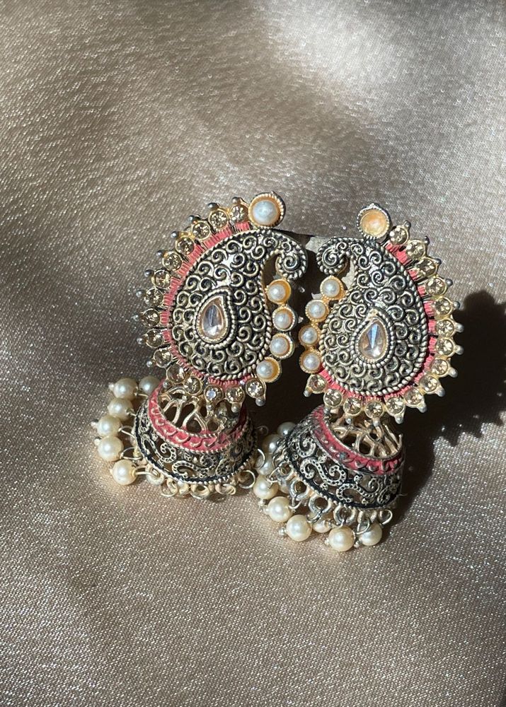 Elegant Paisley Design Jhumka Earrings