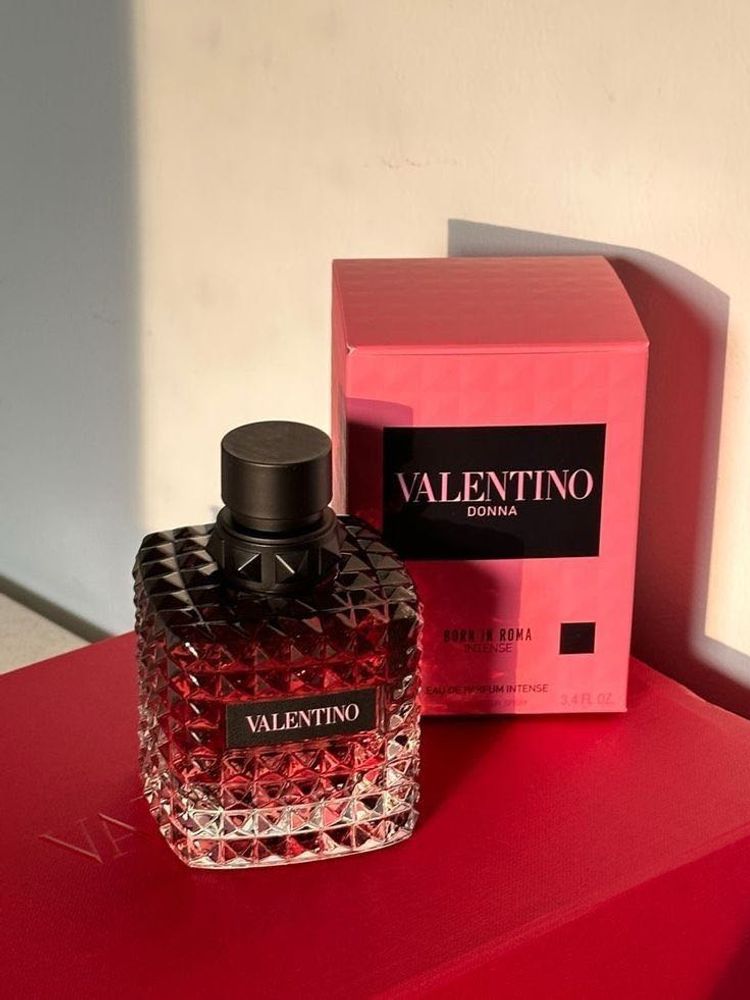 Valentino Donna Born In Roma