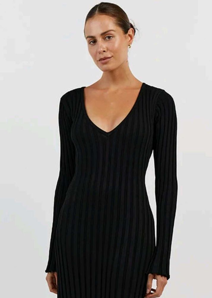 Sleek Black Ribbed Bodycon Dress