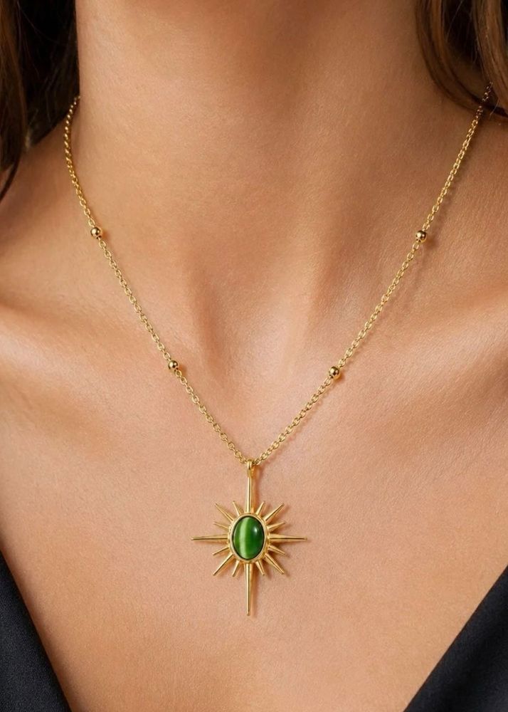 Anti tarnish Necklace with Green Stone