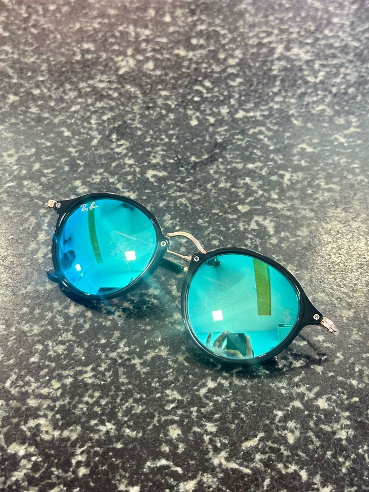 Ray-Ban Round Sunglasses with Blue Lenses